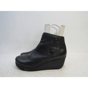 TaraM Womens Size 10 M Black Leather Zip Ankle Fashion Boots Bootie